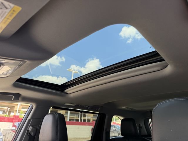 Used 2017 Toyota Highlander SE w/ Carpet Mat Package AWD/4WD image 24