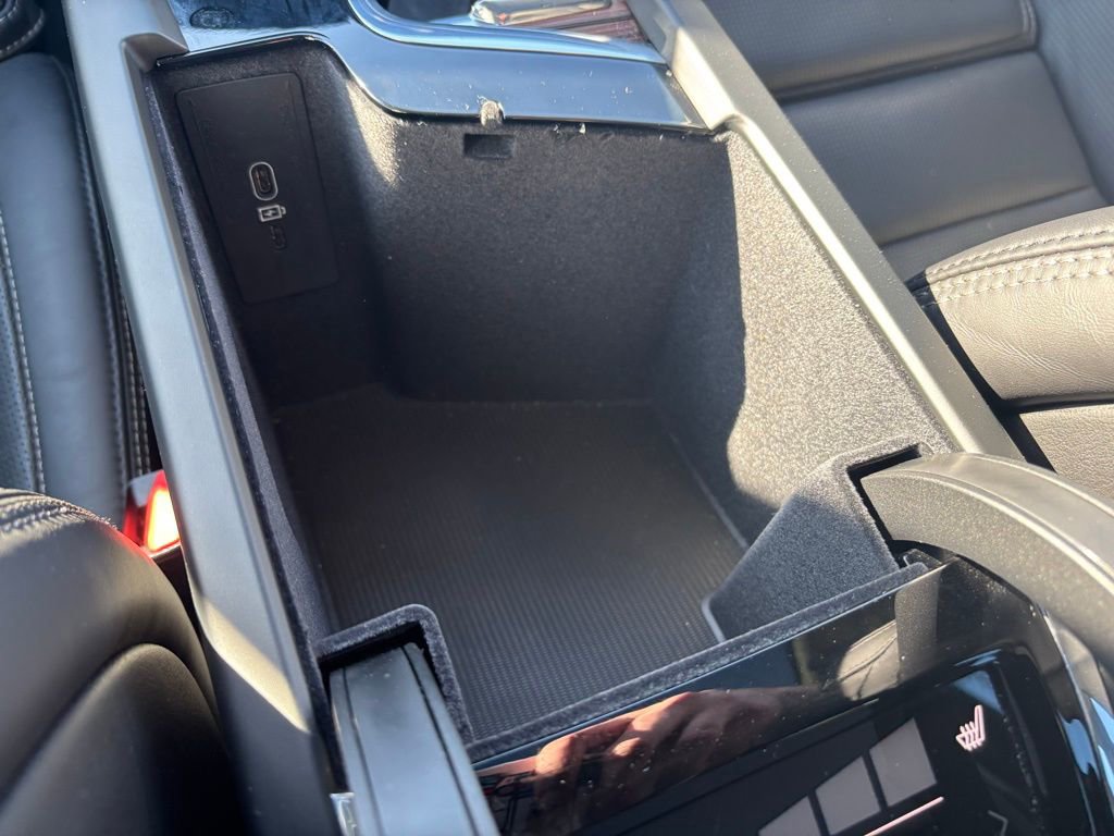 Certified 2024 Volvo XC60 B5 Ultimate w/ Climate Package image 9