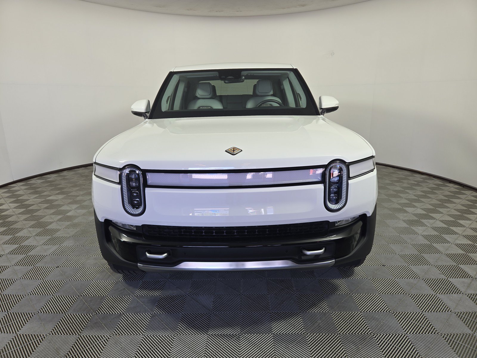Used 2024 Rivian R1T Adventure AWD/4WD image 8