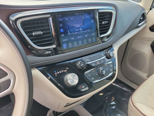 Used 2017 Chrysler Pacifica Limited FWD image 27