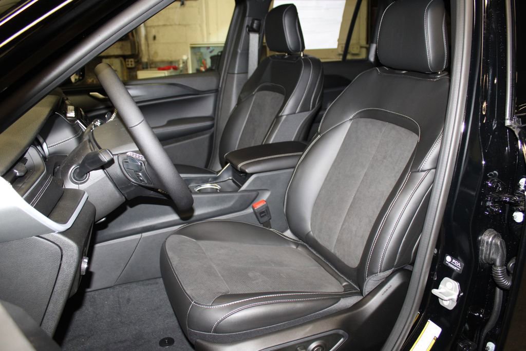 New 2025 Jeep Grand Cherokee Laredo image 26