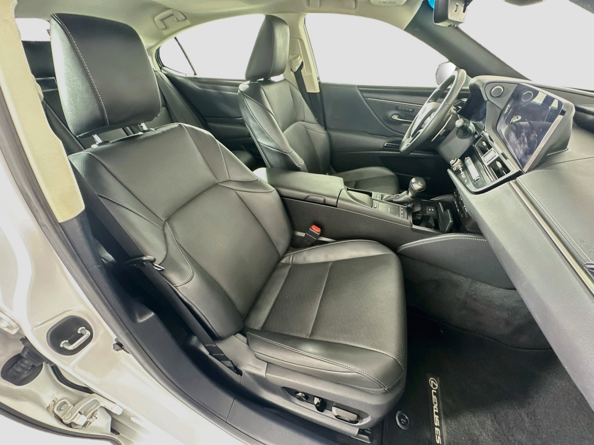 Used 2022 Lexus ES 300h w/ Premium Package FWD image 32