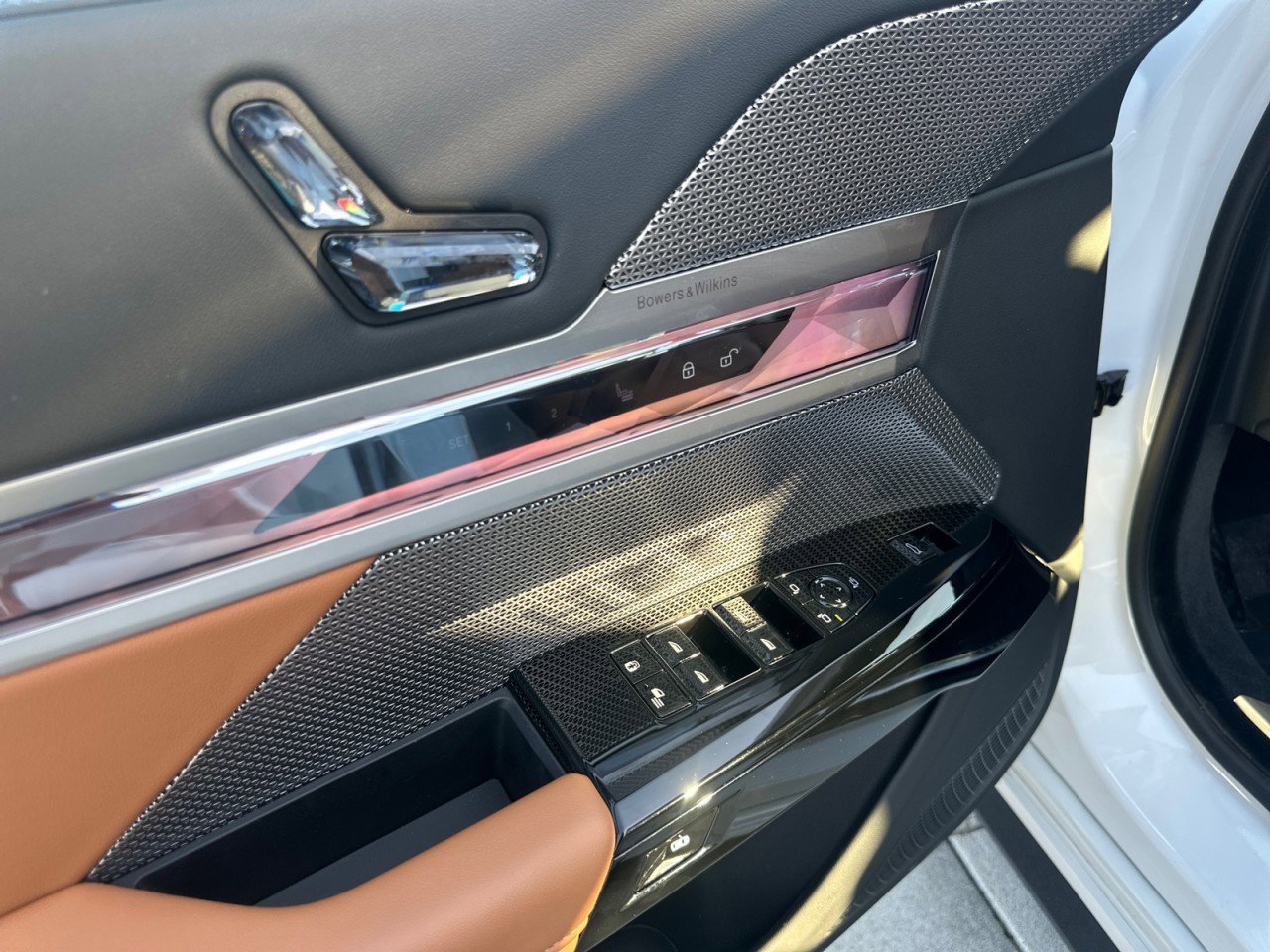 Certified 2025 BMW 740i image 17