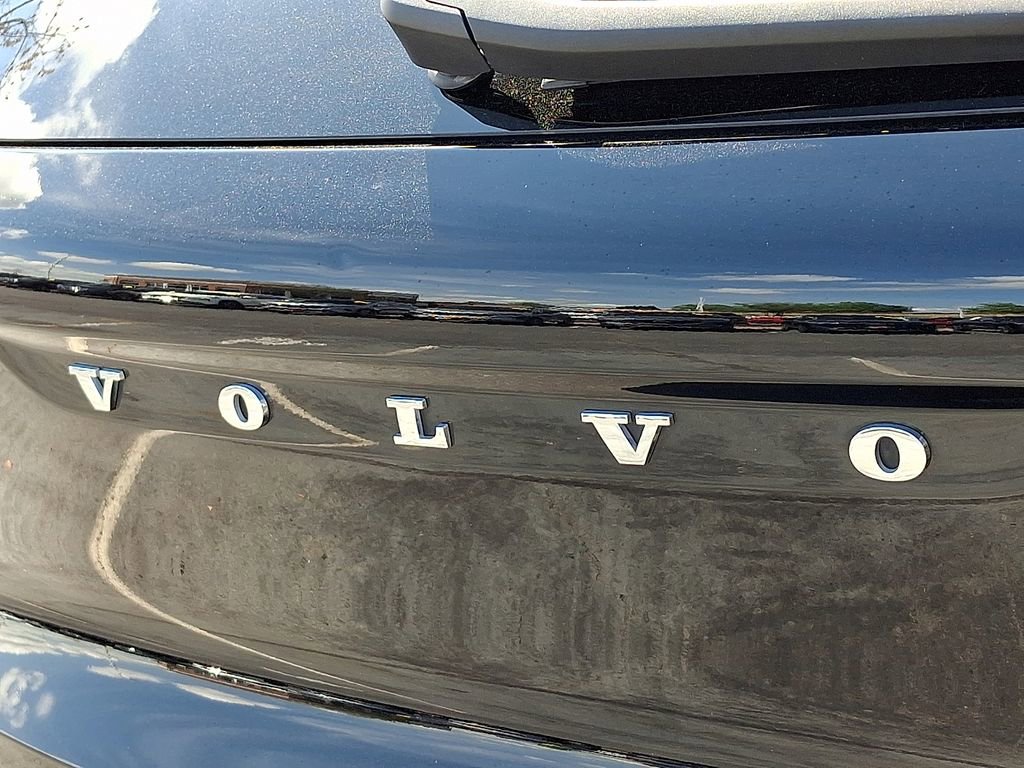 Used 2024 Volvo XC40 B5 Plus image 32