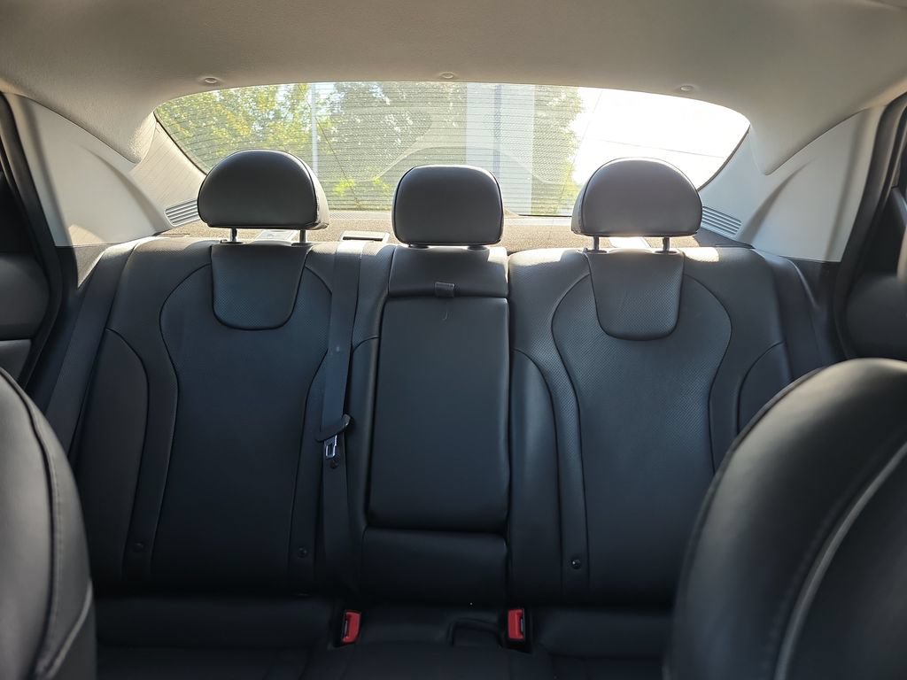 Used 2023 Hyundai Elantra Limited FWD image 39