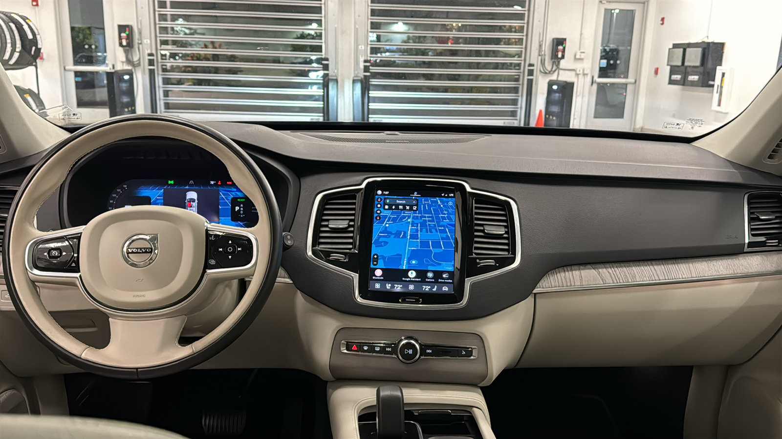 Used 2024 Volvo XC90 T8 Plus AWD/4WD image 11