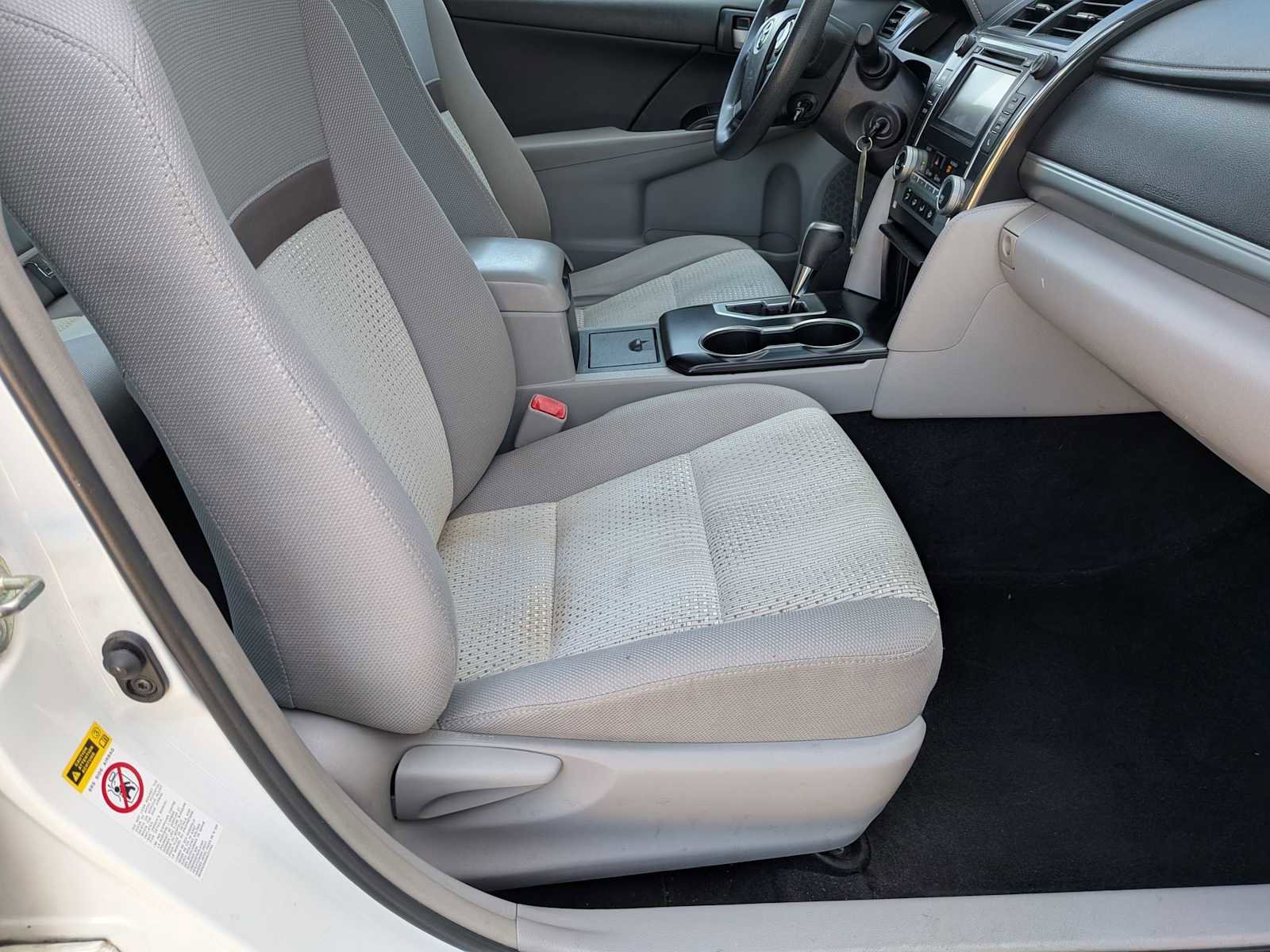 Used 2014 Toyota Camry LE FWD image 16