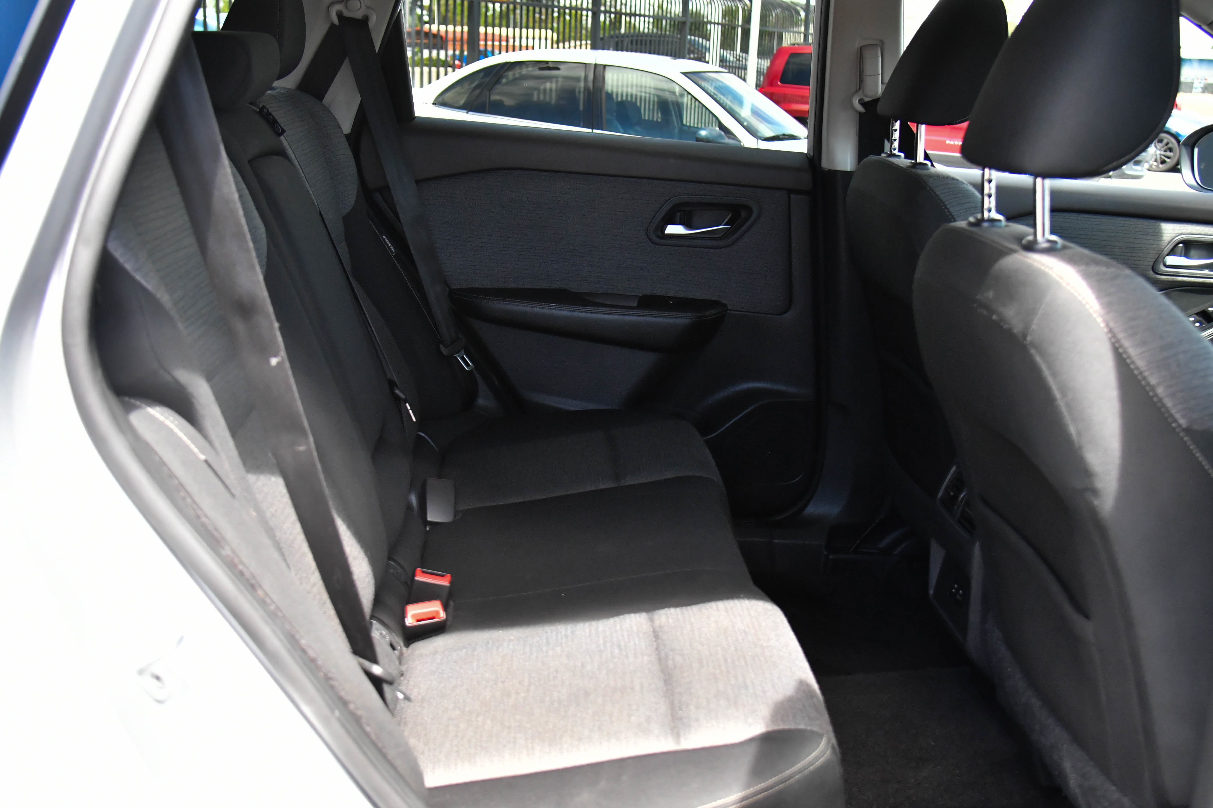 Used 2022 Nissan Rogue SV AWD/4WD image 40