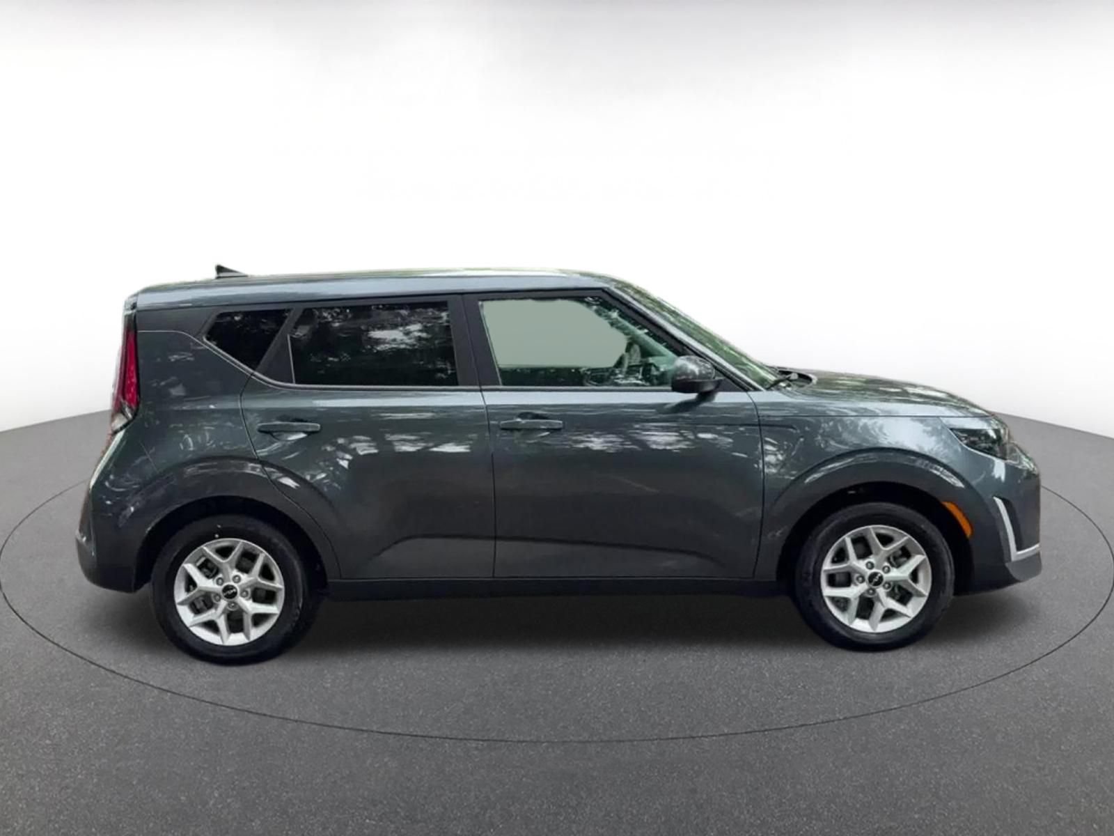 Used 2025 Kia Soul LX w/ LX Technology Package FWD image 17