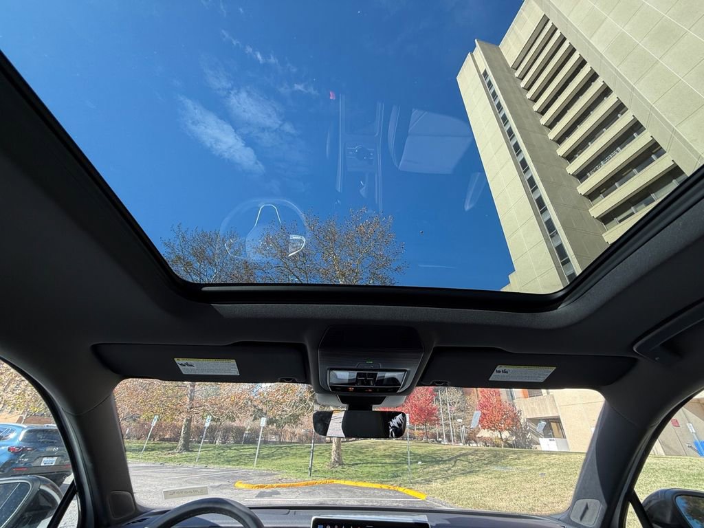 New 2025 Volkswagen Tiguan SE R-Line image 23