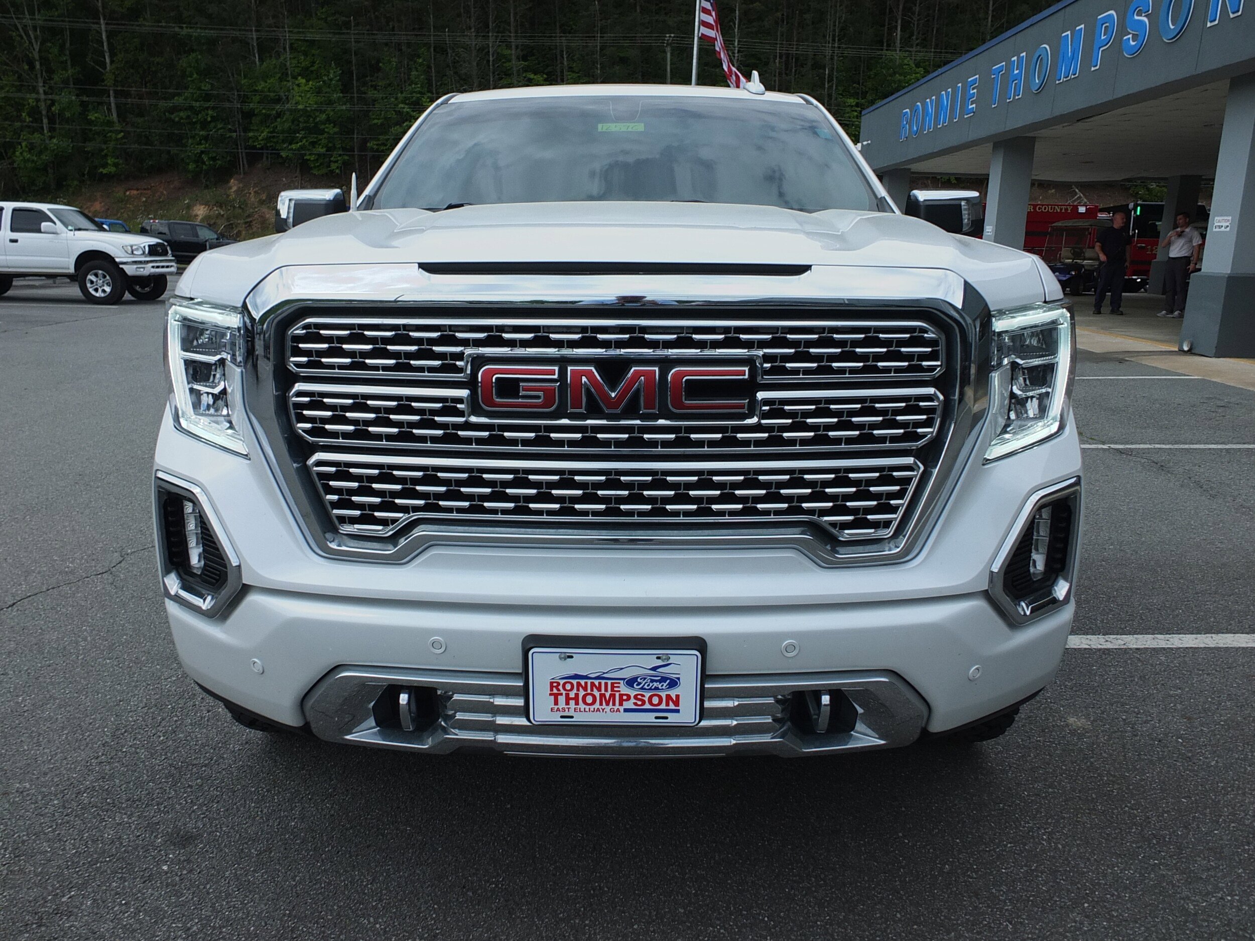 Used 2022 GMC Sierra 1500 Denali w/ Denali Premium Package AWD/4WD image 8