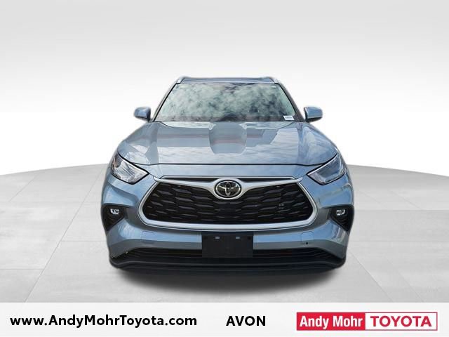 Used 2022 Toyota Highlander XLE image 2