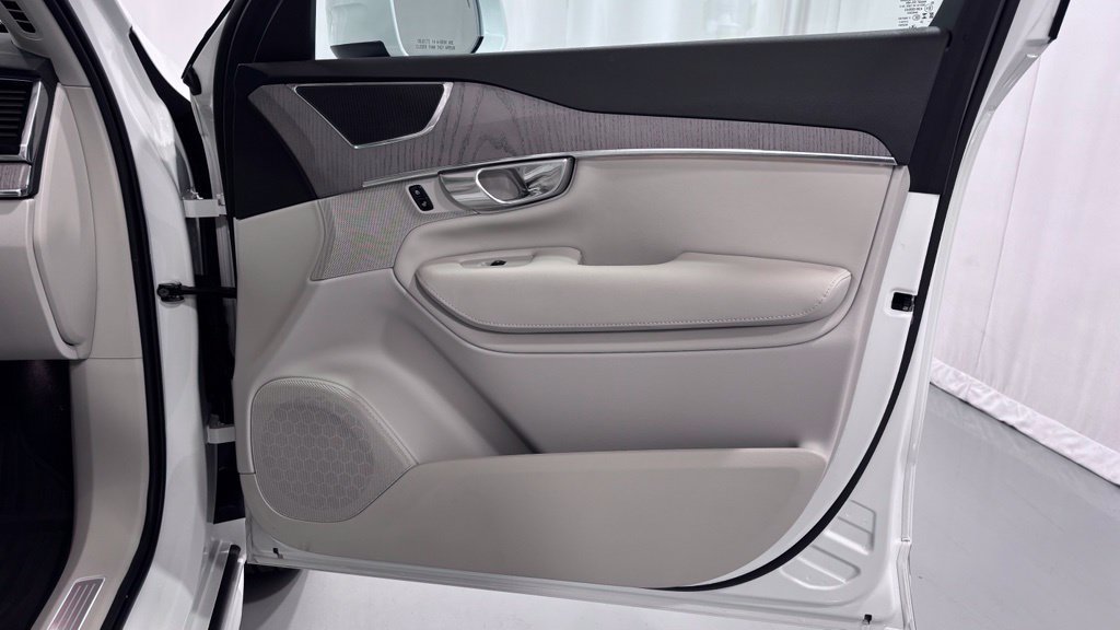 Certified 2025 Volvo XC90 T8 Plus w/ Protection Package Premier AWD/4WD image 20