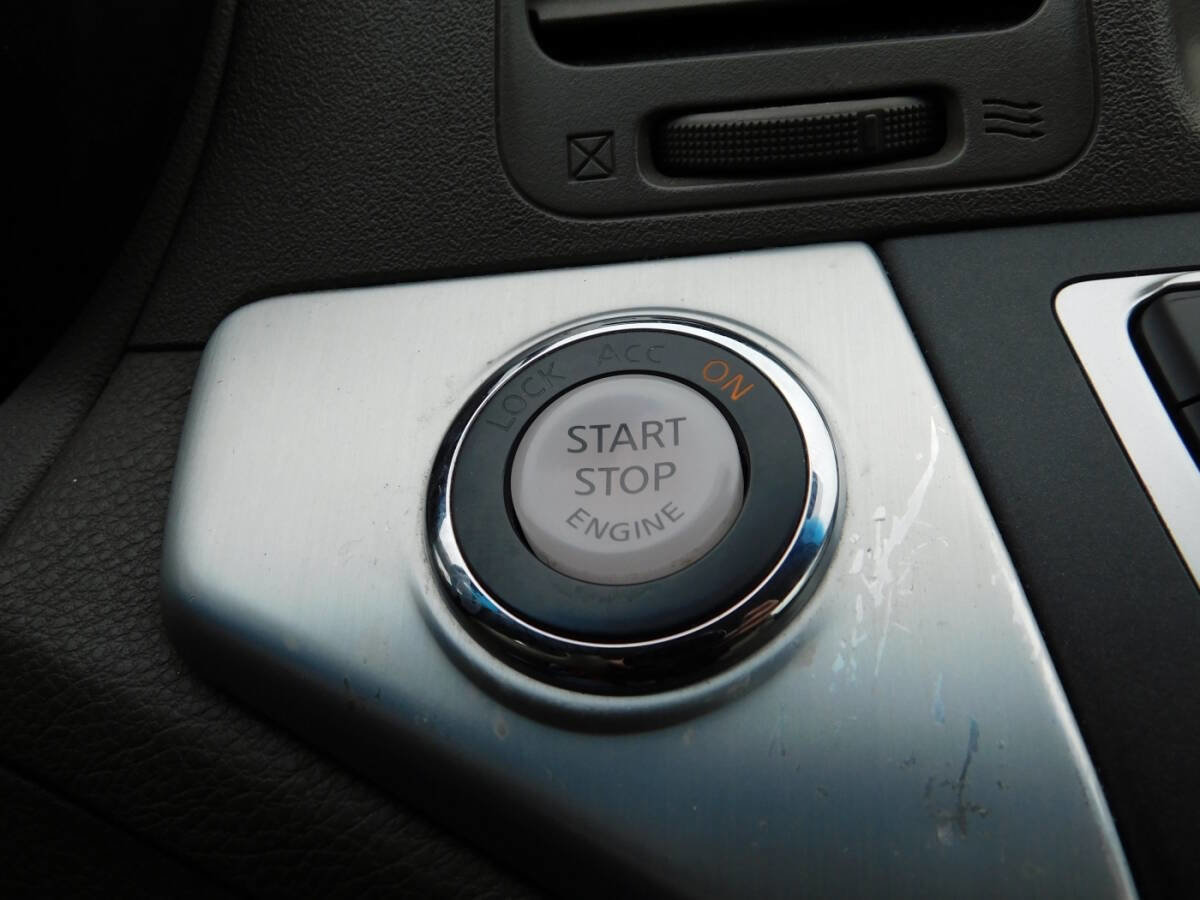 Used 2010 Nissan Murano LE w/ Navigation Pkg image 16