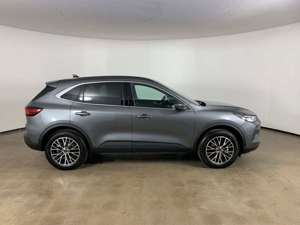 Used 2025 Ford Escape SE image 7