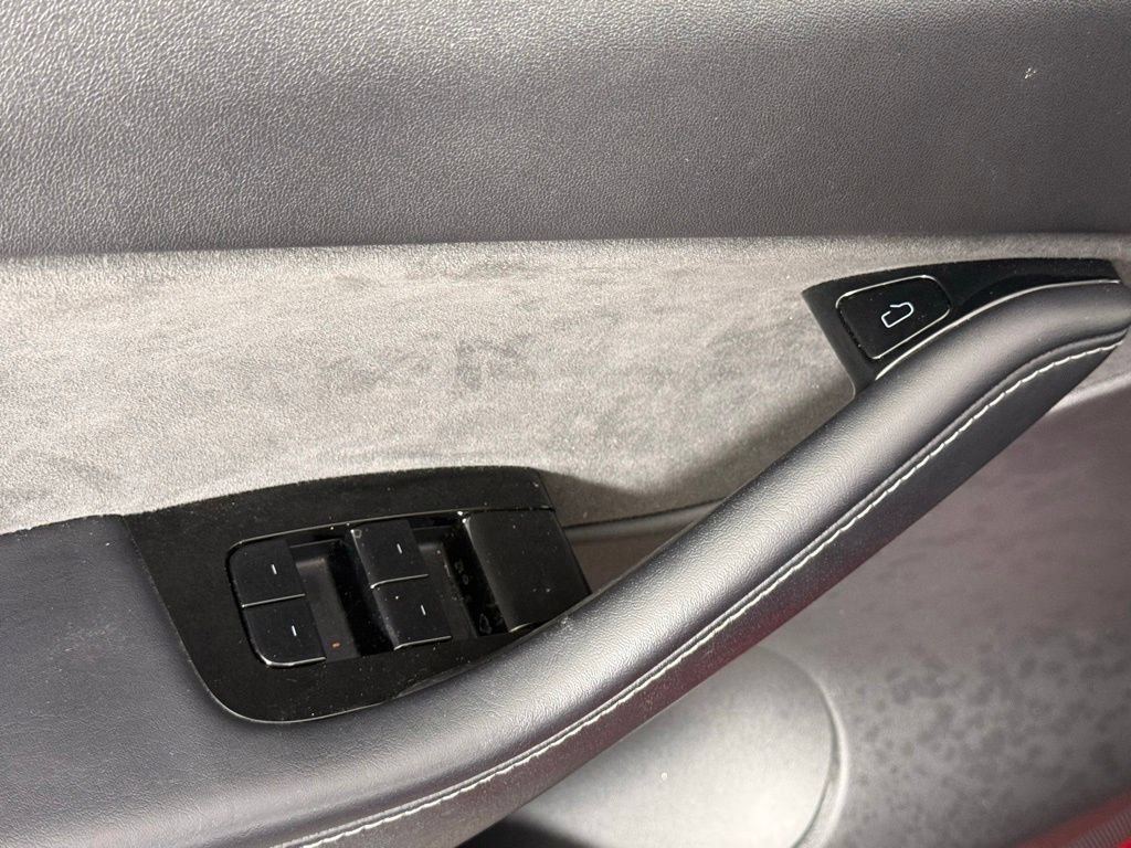 Used 2021 Tesla Model Y Long Range AWD/4WD image 18