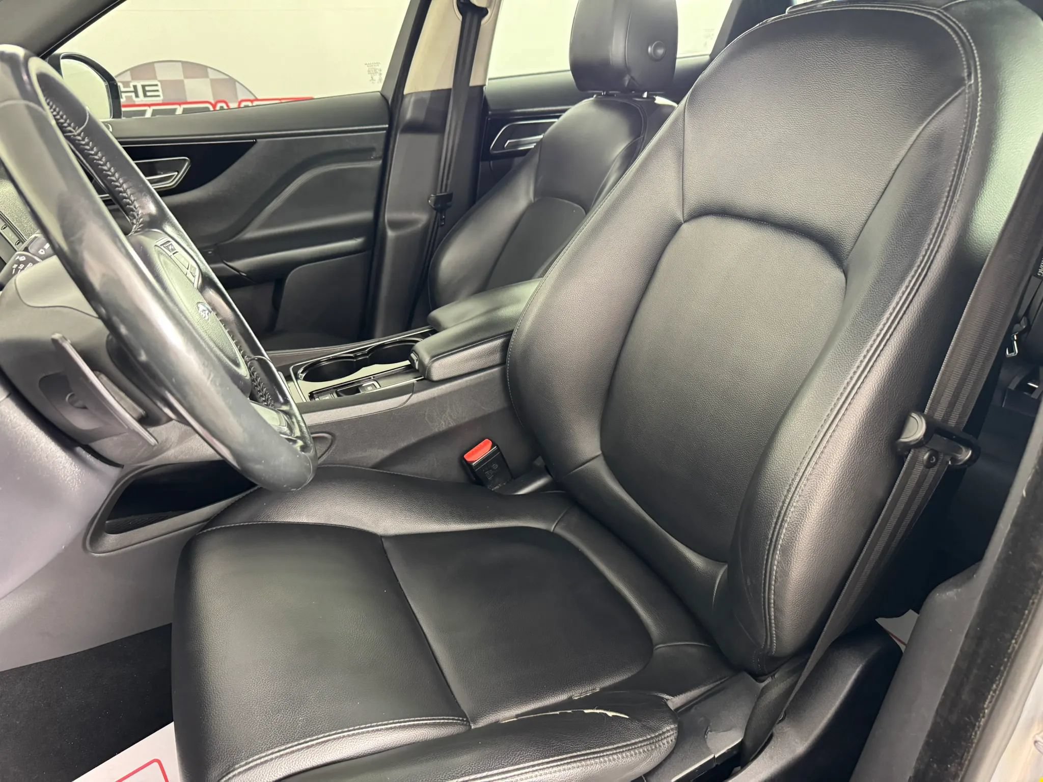 Used 2017 Jaguar F-PACE Premium AWD/4WD image 31