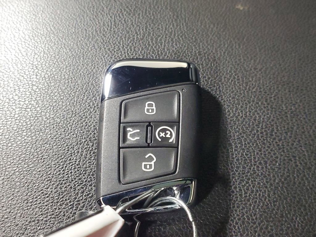 Used 2023 Volkswagen Atlas Cross Sport SEL R-Line image 28