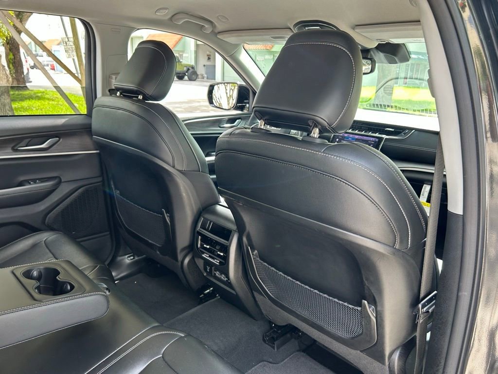 Used 2024 Jeep Grand Cherokee Limited w/ Black Appearance Package image 43