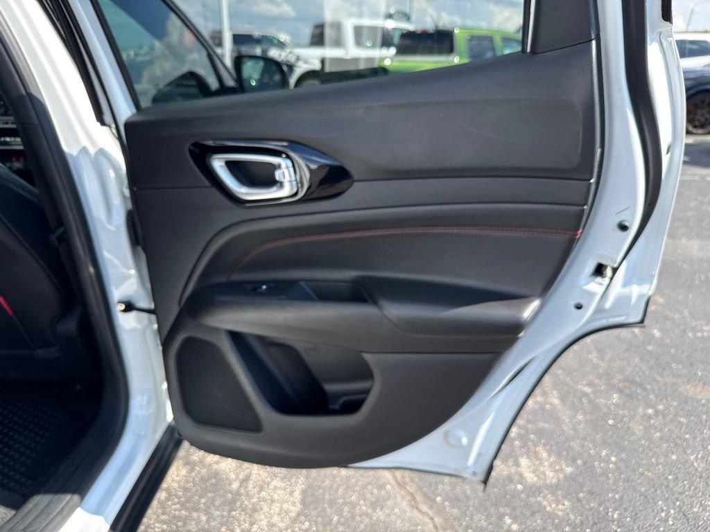 Used 2025 Jeep Compass Trailhawk AWD/4WD image 38