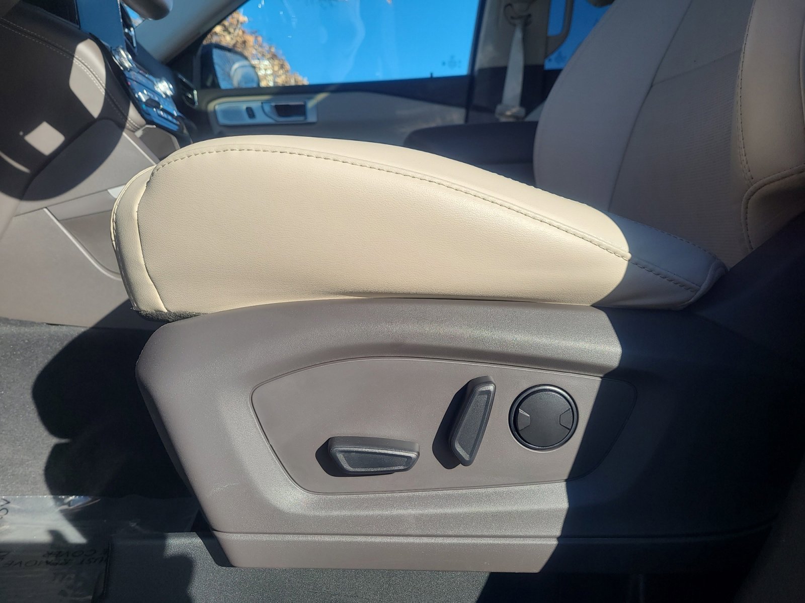 Certified 2023 Ford Explorer Platinum w/ Technology Package image 14