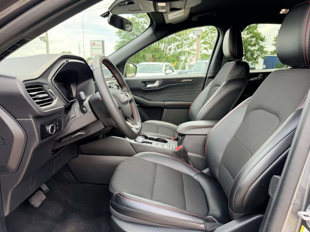 Used 2025 Ford Escape ST-Line AWD/4WD image 19