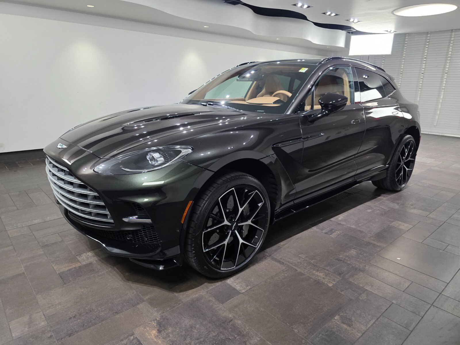 Used 2026 Aston Martin DBX 707 image 30