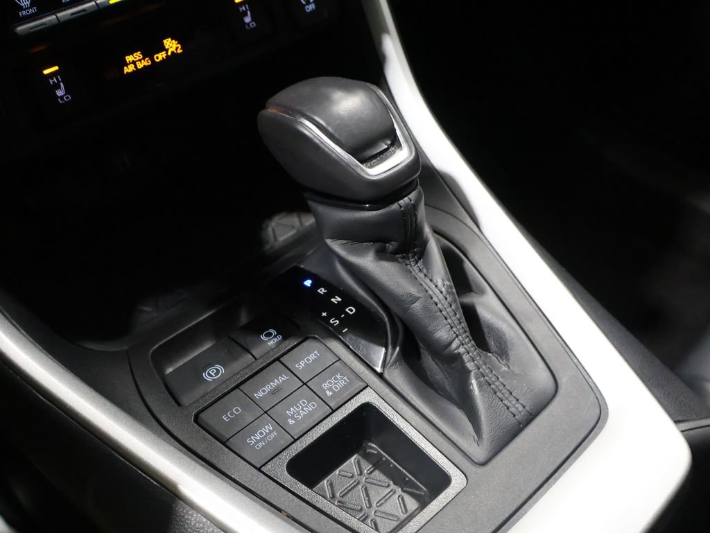 Used 2023 Toyota RAV4 XLE Premium image 30