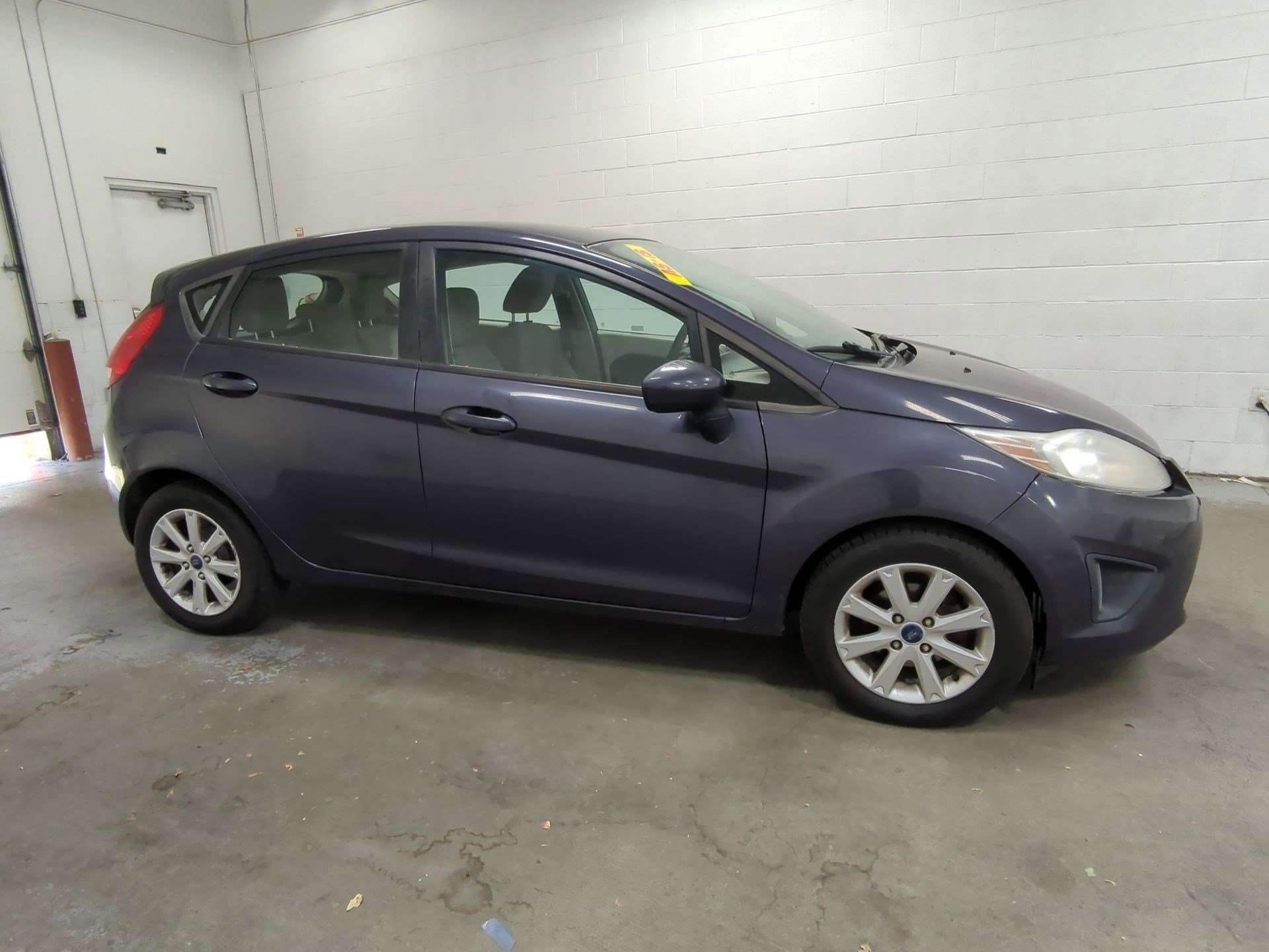 Used 2012 Ford Fiesta SE image 2