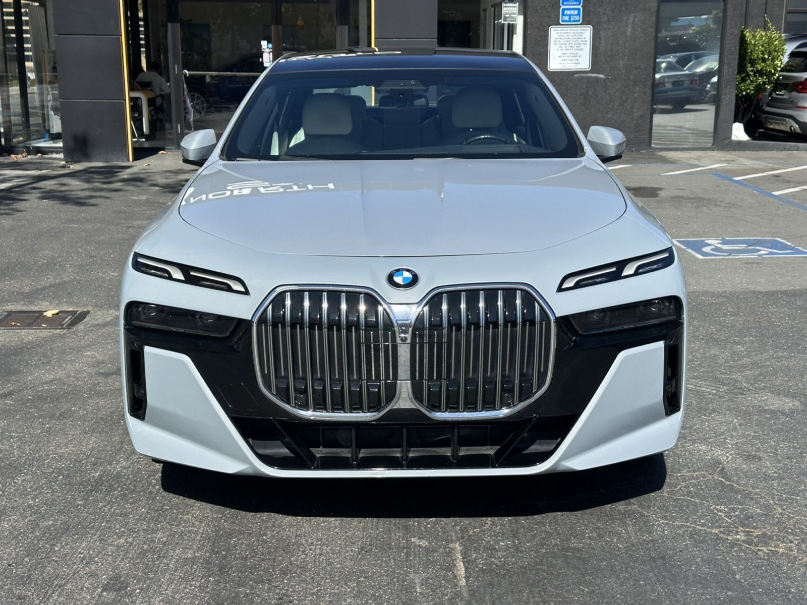 Used 2023 BMW 760i xDrive w/ Luxury Rear Seating Package AWD/4WD image 5