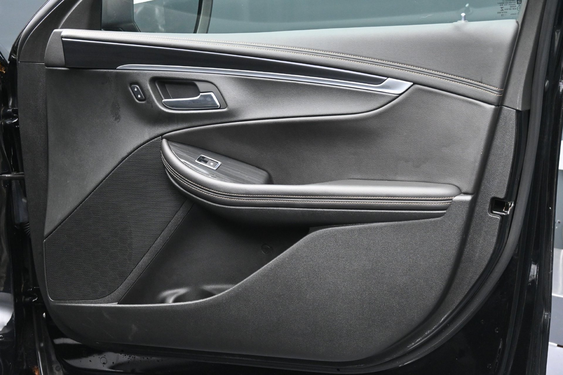Used 2017 Chevrolet Impala LT FWD image 30