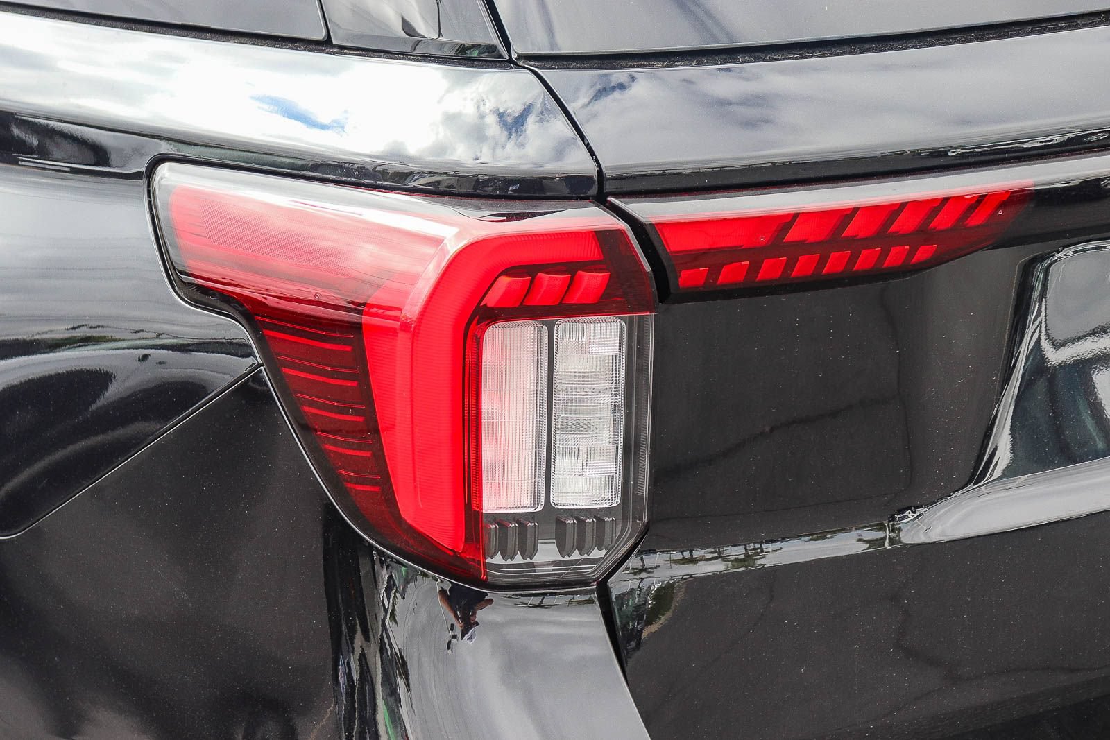 New 2026 Ford Explorer Tremor w/ Tremor Convenience Package AWD/4WD image 7