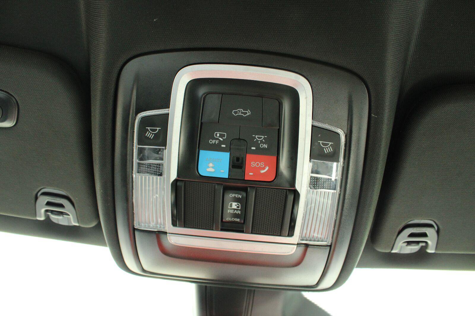 Used 2025 RAM 1500 Laramie AWD/4WD image 28