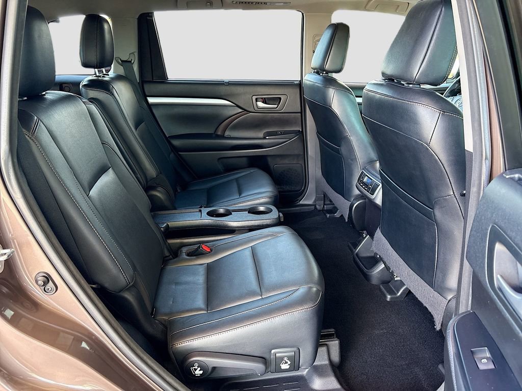 Used 2017 Toyota Highlander XLE AWD/4WD image 22