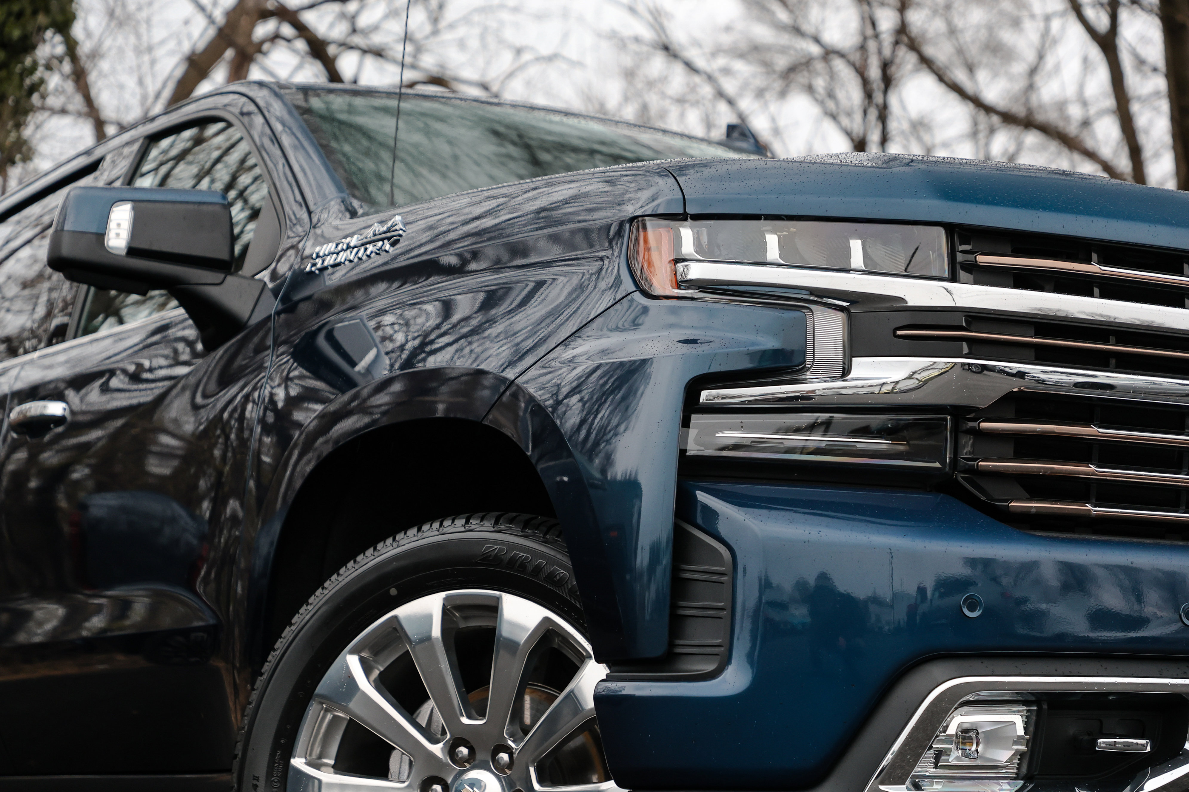 Used 2019 Chevrolet Silverado 1500 High Country w/ Technology Package image 3