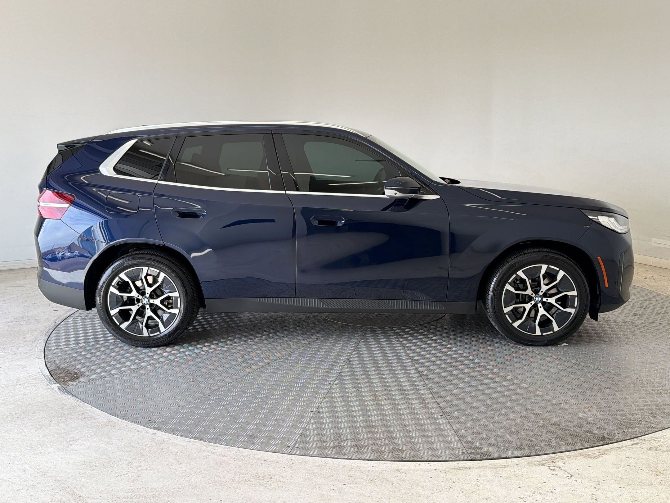 Used 2025 BMW X3 xDrive30i w/ Premium Package image 8