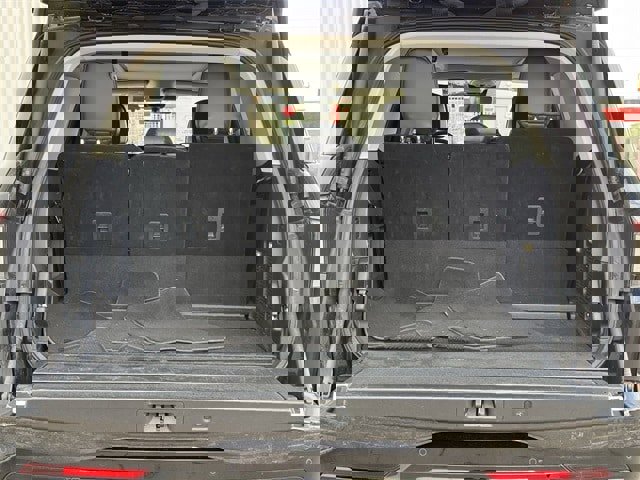 Used 2025 Lincoln Navigator Reserve image 33