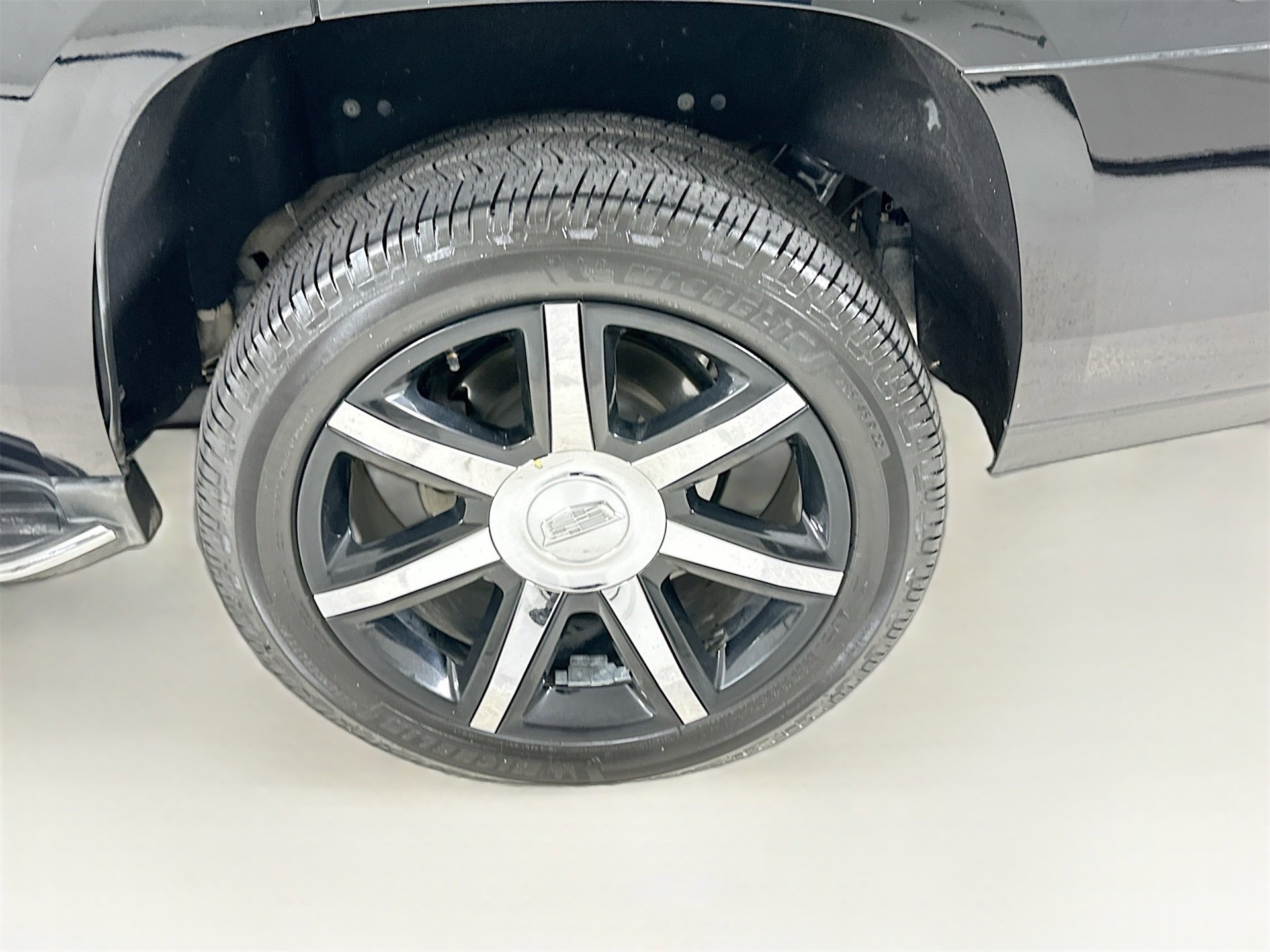 Used 2015 Cadillac Escalade Luxury image 35