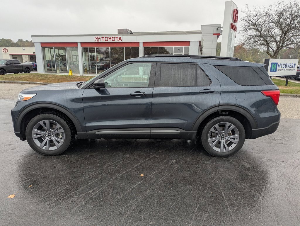 Used 2022 Ford Explorer XLT w/ Equipment Group 202A image 2