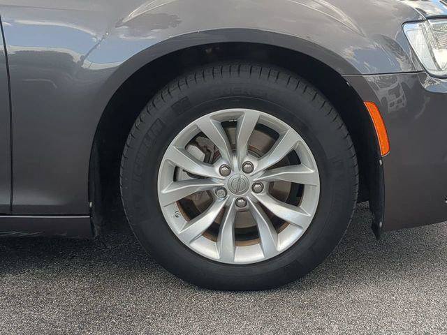 Certified 2022 Chrysler 300 Touring RWD image 11