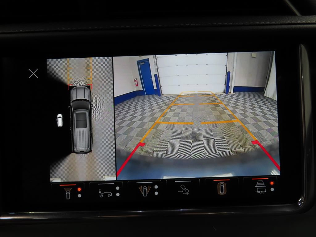 Used 2024 GMC Yukon XL Denali Ultimate AWD/4WD image 13