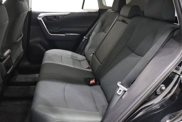 Used 2021 Toyota RAV4 LE image 10