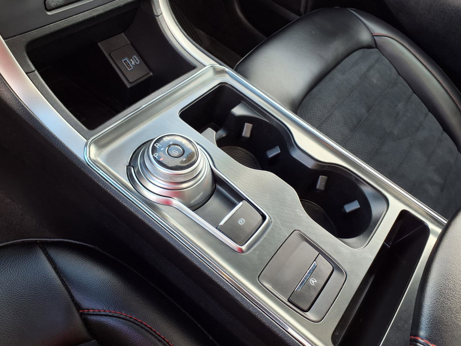 Used 2024 Ford Edge ST-Line image 11