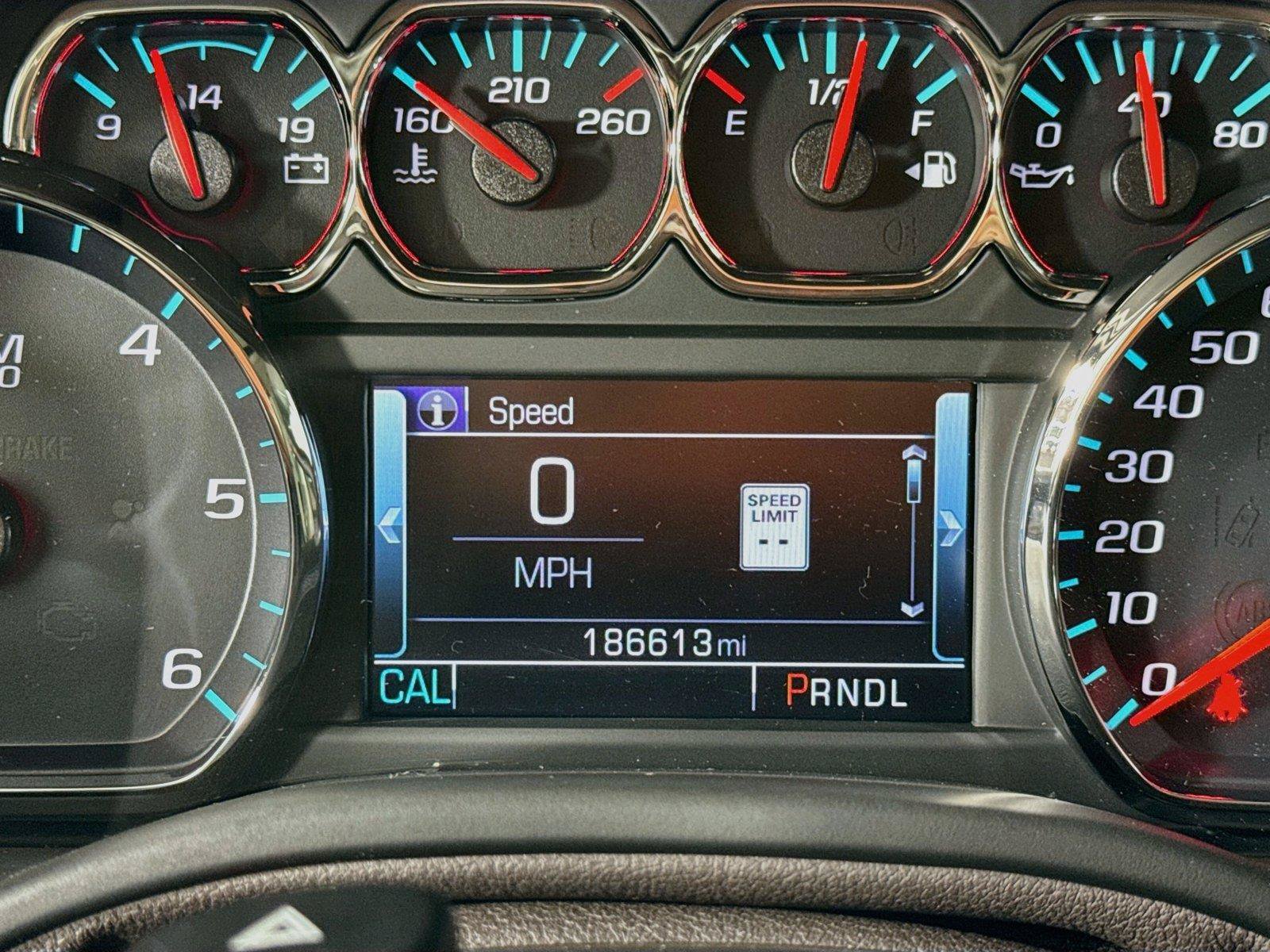 Used 2018 Chevrolet Suburban LT w/ LT Signature Package AWD/4WD image 6