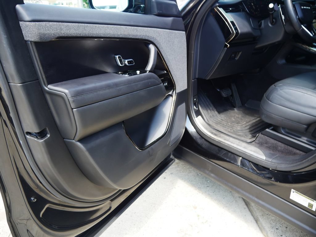 Used 2024 Land Rover Range Rover Sport SE AWD/4WD image 4