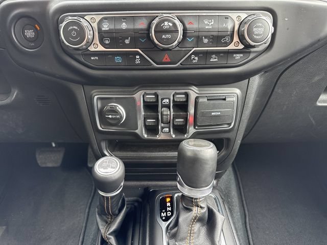 Used 2023 Jeep Wrangler Unlimited Sahara AWD/4WD image 16