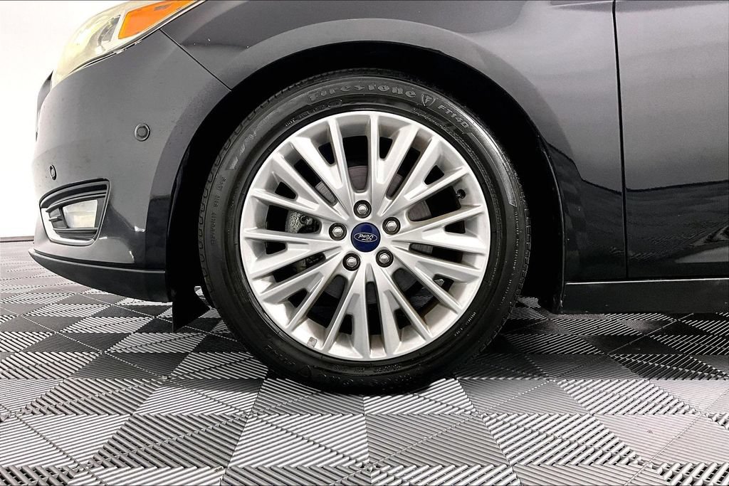 Used 2018 Ford Focus Titanium w/ Titanium Technology Package FWD image 8