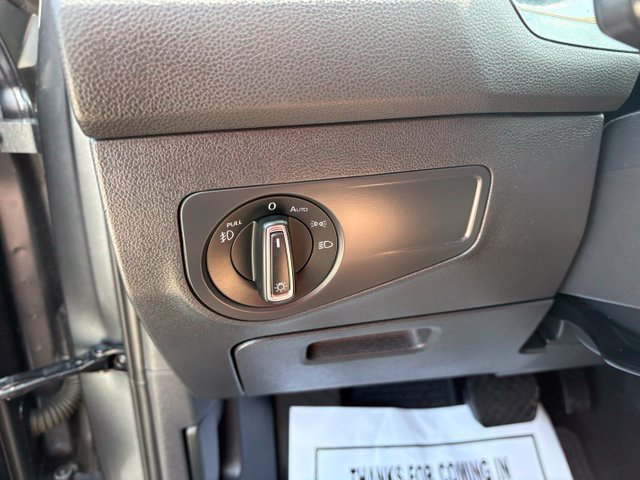 Used 2020 Volkswagen Tiguan SEL FWD image 23