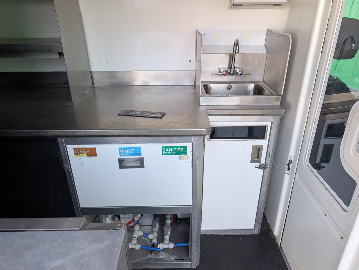 Used 2021 Mercedes-Benz Sprinter 4500 w/ Parking Package image 40