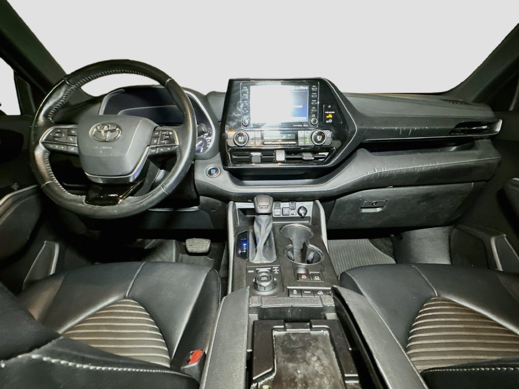 Used 2021 Toyota Highlander XSE AWD/4WD image 9